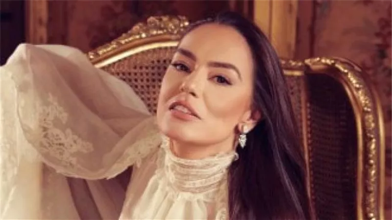 نفسي أطبطب علي المصريين.. أول حديث لشريهان بعد ظهورها المثير في رمضان
