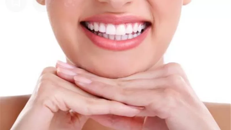 حيل سحرية للحصول على أسنان بيضاء .. إليك الطريقة