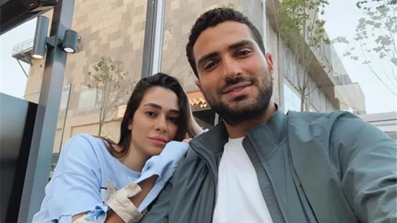 بكلمات رومانسية.. محمد الشرنوبى يتغزل فى زوجته عبر ”انستجرام”