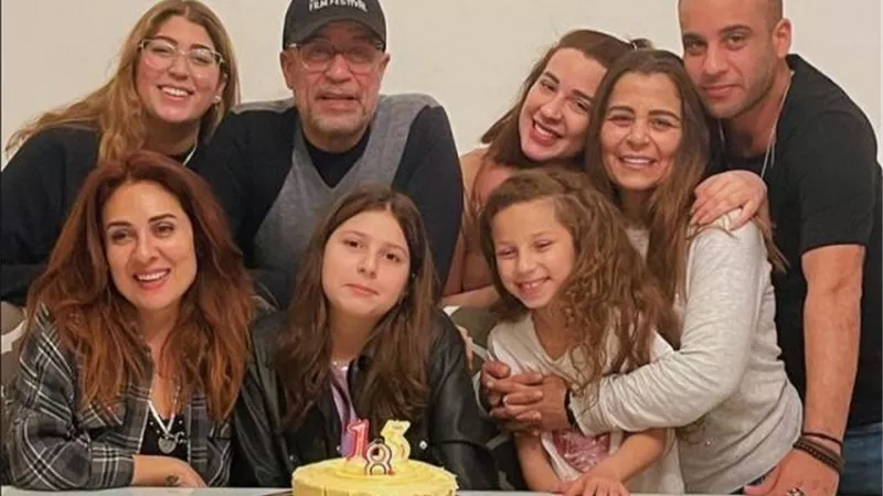 بالصور.. شريف منير يحتفل بعيد ميلاد نجلته وحفيدته وسط أجواء عائلية