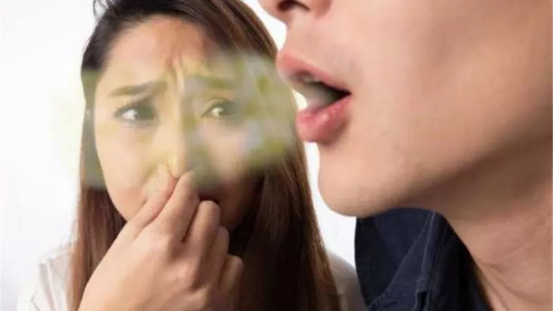 حيل منزلية لعلاج رائحة الفم الكريهة.. تعرفي عليها