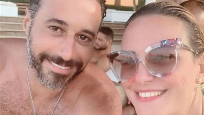على البحر.. ريهام عبد الغفور تغازل أحمد السعدني: كل سنة وانت حبيبي