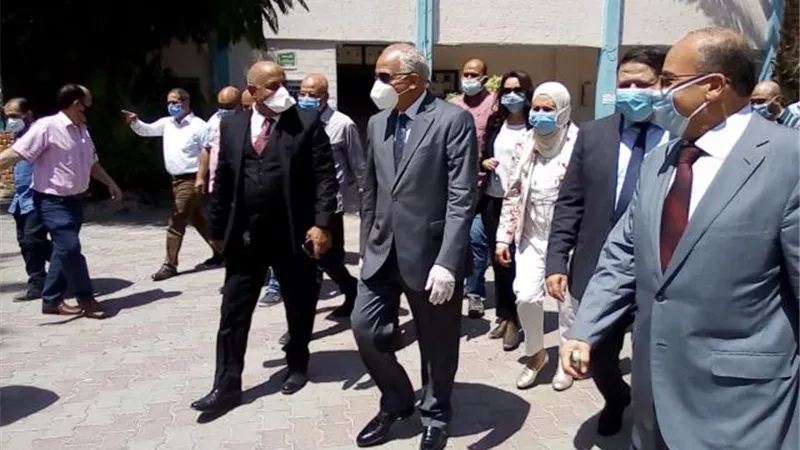 بالصور.. محافظ الجيزة يتفقد لجان الثانوية العامة