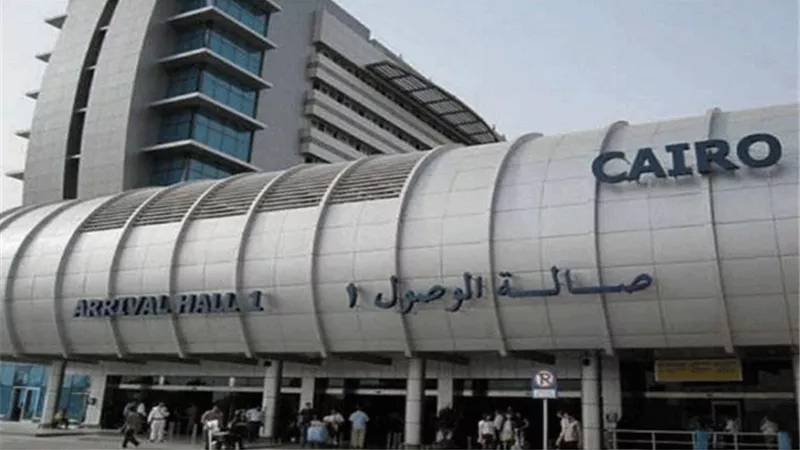 مطار القاهرة يستقبل 324 مصريا من العالقين بقطر