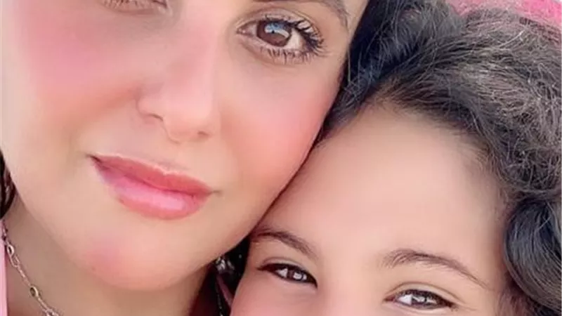دانا حمدان تنشر صورة بصحبة ابنة شقيقتها وتعلق: الحب كله