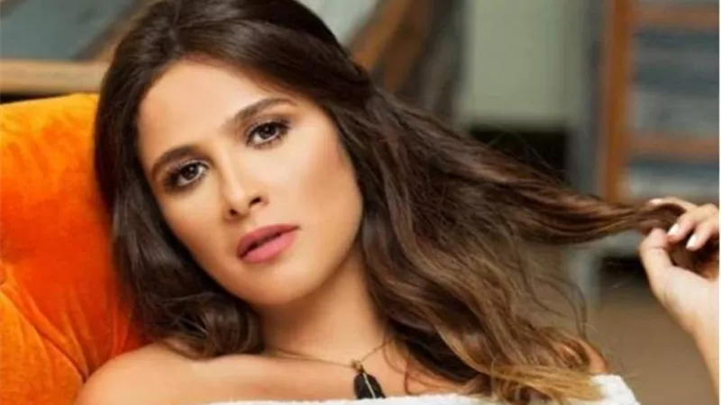 فاقت من الغيبوبة.. تفاصيل الحالة الصحية للفنانة ياسمين عبد العزيز