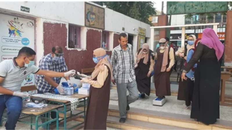 بالكمامة والكحول.. طلاب الثانوية العامة يتوافدون على لجان الامتحانات