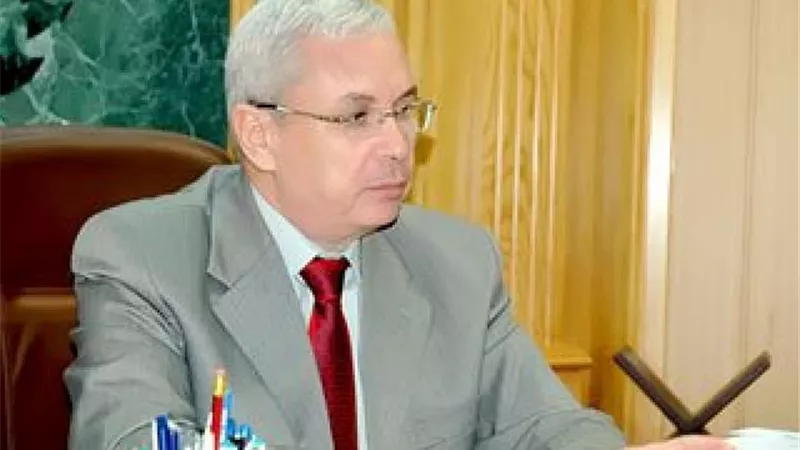 وزير التعليم العالي يهنىءالسيد عبدالخالق وسامي عبدالعزيز لحصولهما على جائزة الدولة التقديرية