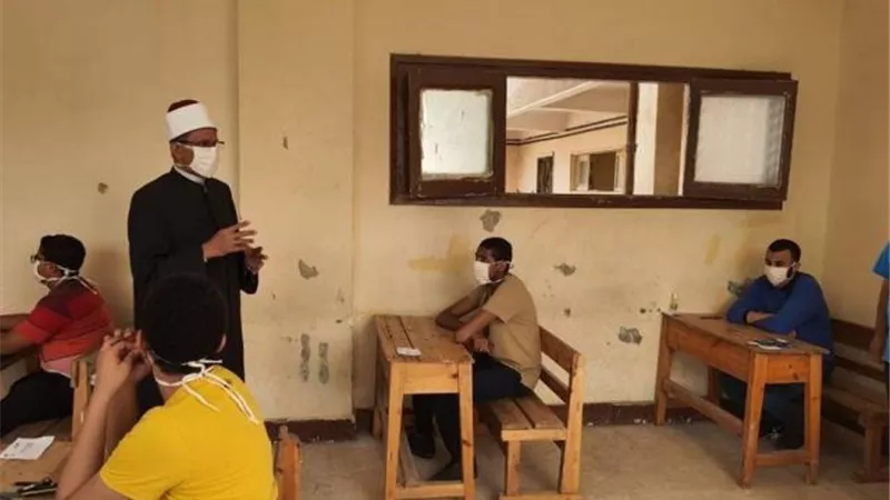 بالصور.. وكيل الأزهر يتفقد لجان امتحانات الثانوية الأزهرية