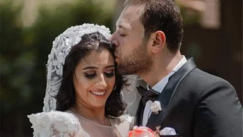 بصور من حفل زفافهما.. محمد علي رزق يحتفل بعيد ميلاد زوجته: حبيبة قلبي