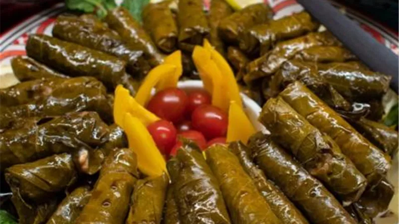 أكلة محشي.. حكاية القبض على 3 سيدات بسبب ورق العنب
