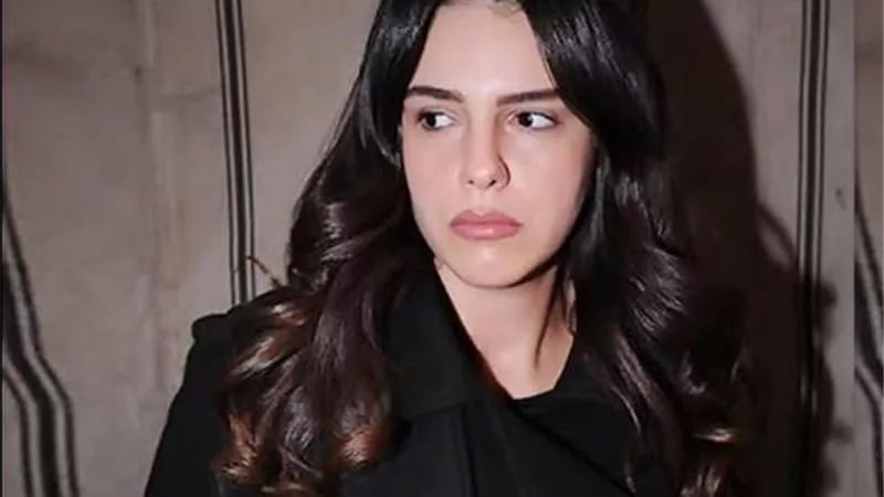 الموت يفجع الفنانة دنيا عبدالعزيز