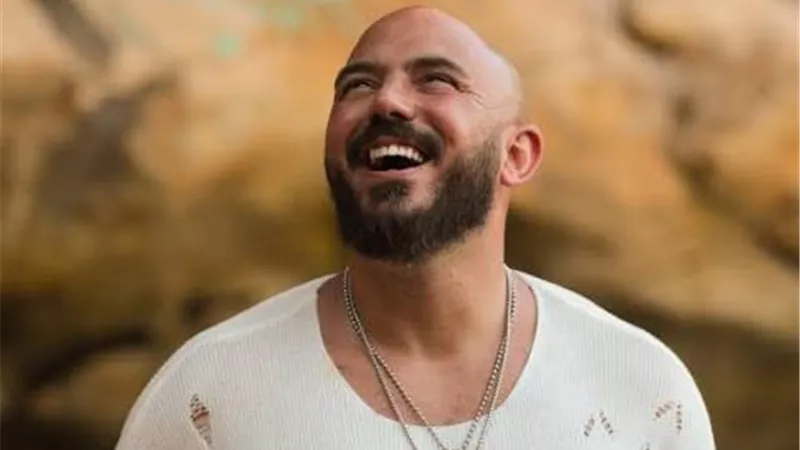 محمود العسيلى يحتفل بالعيد من جزر المالديف