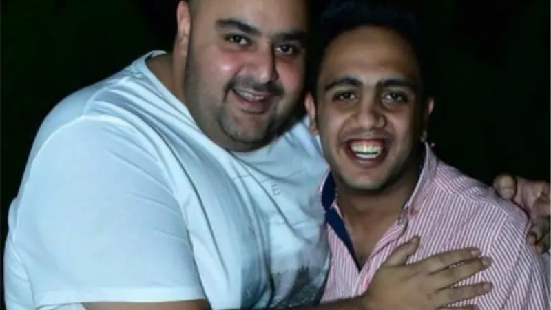 ”ربنا يصبرك ويعوضك خير”.. شيكو ينعي أوس أوس في وفاة نجله