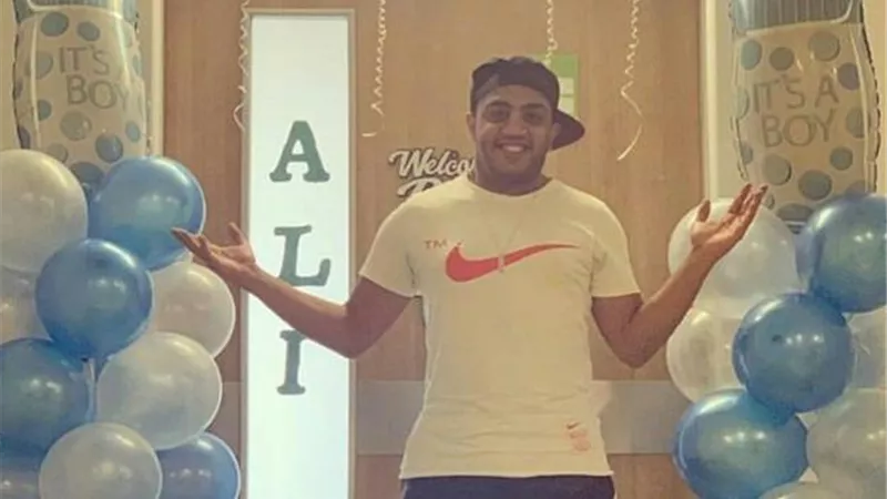 أوس أوس لجمهوره: ”أدعوا لزوجتي بالصبر.. ووفاة أبني طبيعية”