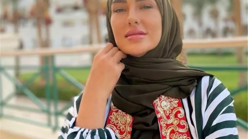 مى فخرى: تفتكروا الحجاب ممكن يمنعك تكونى أنيقة وشيك