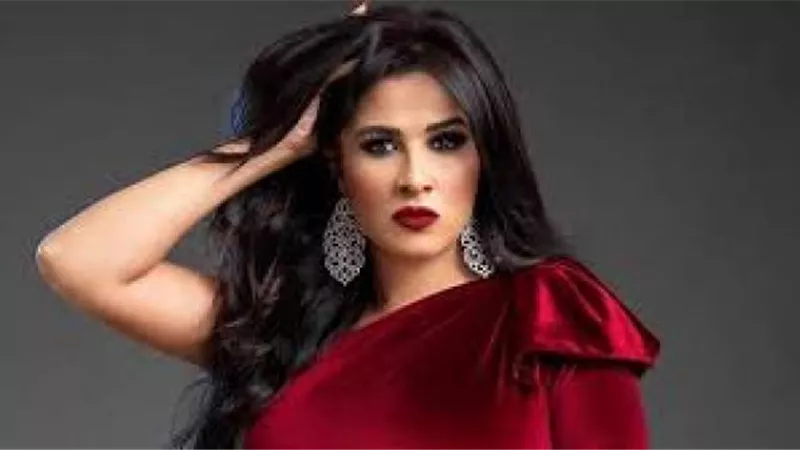 وضع ياسمين عبد العزيز تحت ملاحظة طبية ومنع الزيارة عنها