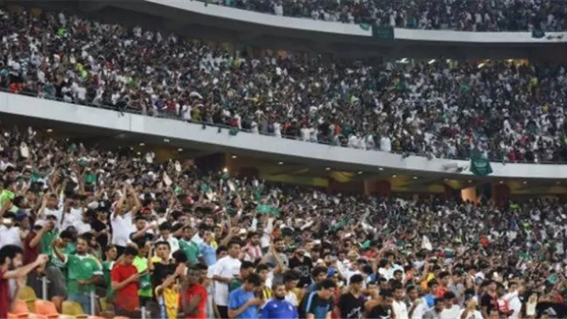 قرار عاجل بعودة الجماهير إلي الملاعب
