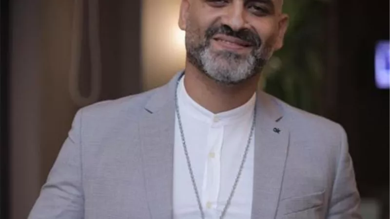 هاني عادل: ”فخور بمشاركتي في كوكو شانيل أمام العظيمة شريهان”