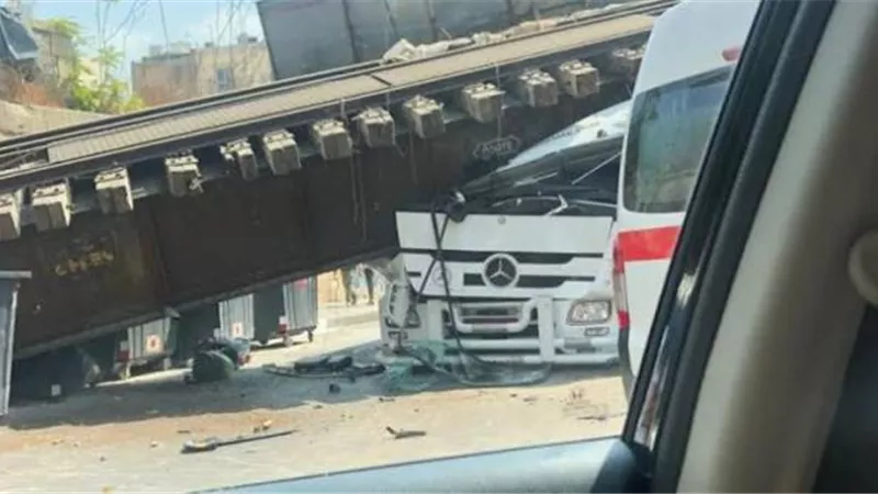 انهيار جسر للسكك الحديدية.. وتوقف حركة القطارات