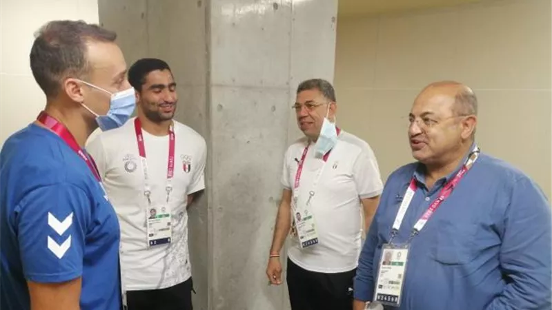 هشام حطب يطمأن على أخر أستعدادات منتخب اليد