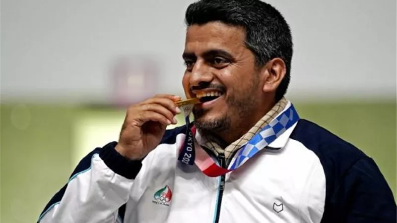 الإيراني فروغي يتوج بذهبية في الرماية بمسدس ضغط الهواء بأولمبياد طوكيو