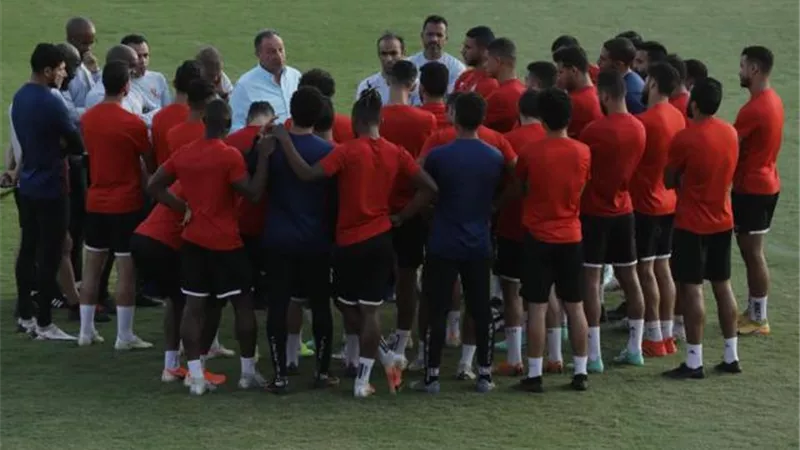 عاجل.. الخطيب يوبخ موسيماني ولاعبي الأهلي بعد الفوز الباهت علي الإنتاج الحربي