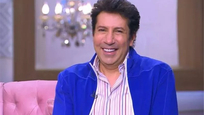 هانى رمزى يتحول لعامل بنزينة من أجل ”٢٠٠ جنيه”.. اعرف الحكاية