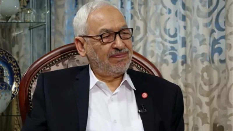 منع راشد الغنوشي من دخول مقر البرلمان التونسى بعد قرار تجميد ”النواب”