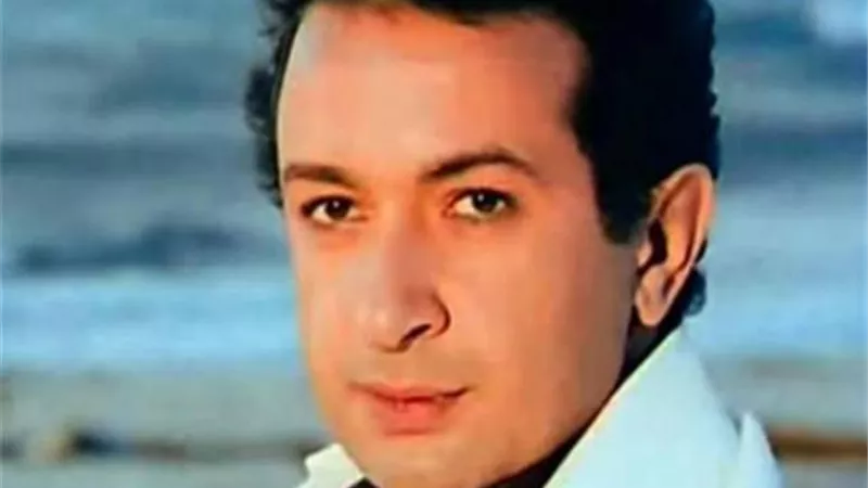 نور الشريف.. اكتشف وفاة والده بعد 6 سنوات.. رفض الزواج قبل سن الـ26 عام بسبب خوفه من الموت.. له قصة مؤثرة مع عمه الذى تولى تربيته
