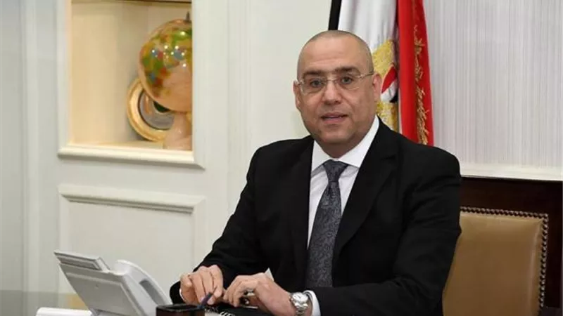 أول تصريح من وزير الإسكان بعد خروجه من ”عزل كورونا”