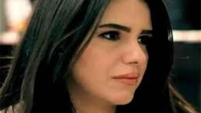 دنيا عبد العزيز تستعد للعرض المسرحي ”زقاق المدق”