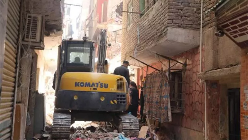 علقت تحت الأنقاض.. تعرف على آخر تطورات حالة سيدة العقار المنهار بالوراق
