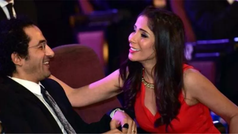 بالسكين.. منى زكي تهدد أحمد حلمي بالقتل (فيديو)