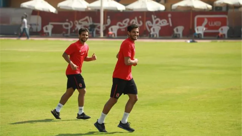ثنائي الأهلي يواصلان تنفيذ برنامجهما التأهيلي