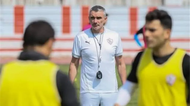 كارتيرون يعقد جلسة مع لاعبى الزمالك.. اعرف التفاصيل