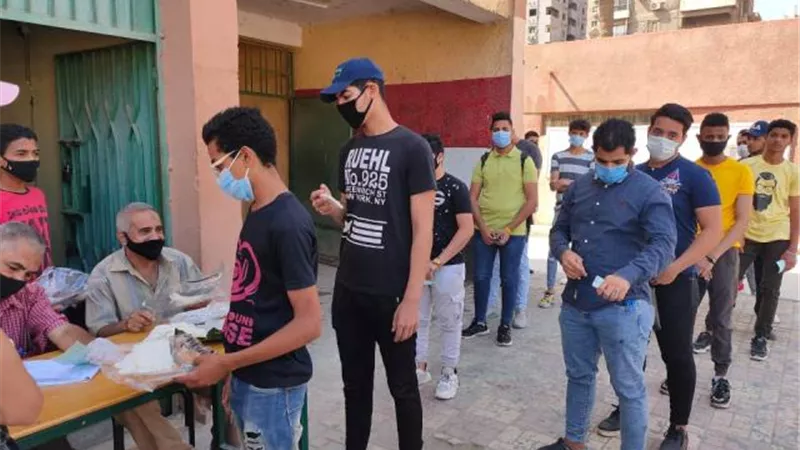 لتخفيف التوتر.. تزيين لجان الثانوية العامة في الجيزة بالبالونات