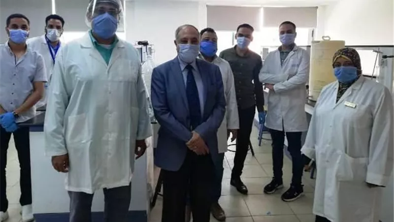 صيدلة جامعة بدر تنتج المطهرات استعدادا لامتحانات الفرق النهائية