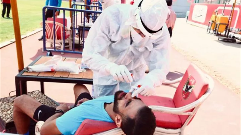 بالصور.. لاعبو الأهلي يخضعون لإجراء مسحة كورونا الثانية