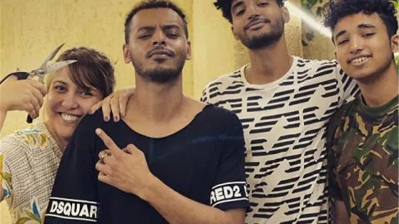 شاهد.. مي كساب تسخر من شعر زوجها ”أوكا” بسبب كورونا