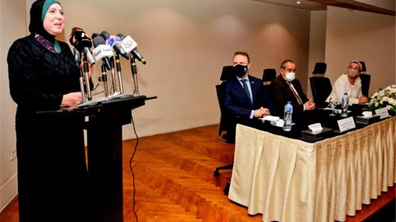 وزراء الصناعة والبيئة والطيران يشهدون توقيع بروتوكول تعاون لتشغيل نظام خلايا شمسية صغيرة بمطار القاهرة الدولي