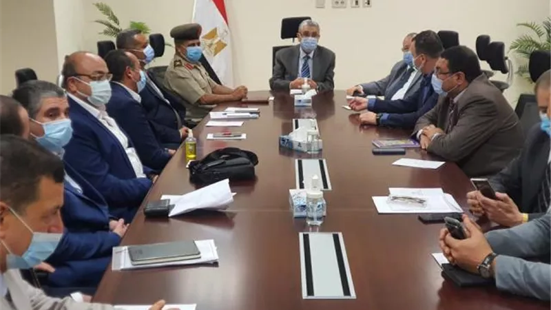 كواليس توقيع عقد تنفيذ توصيل التيار الكهربائي بشرق العوينات