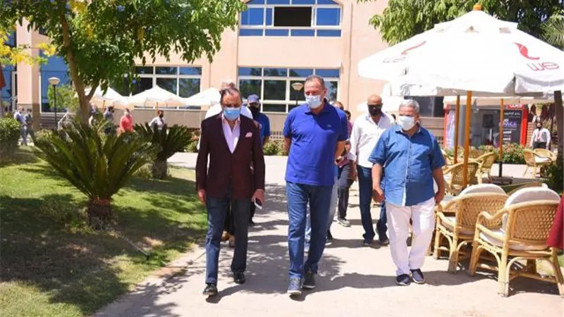 الخطيب يتفقد فرع زايد ويطمئن على الإجراءات الاحترازية لاستقبال الأعضاء
