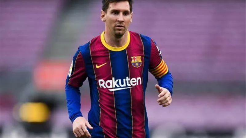 ليونيل ميسي يصل برشلونة لتجديد عقده مع البارسا