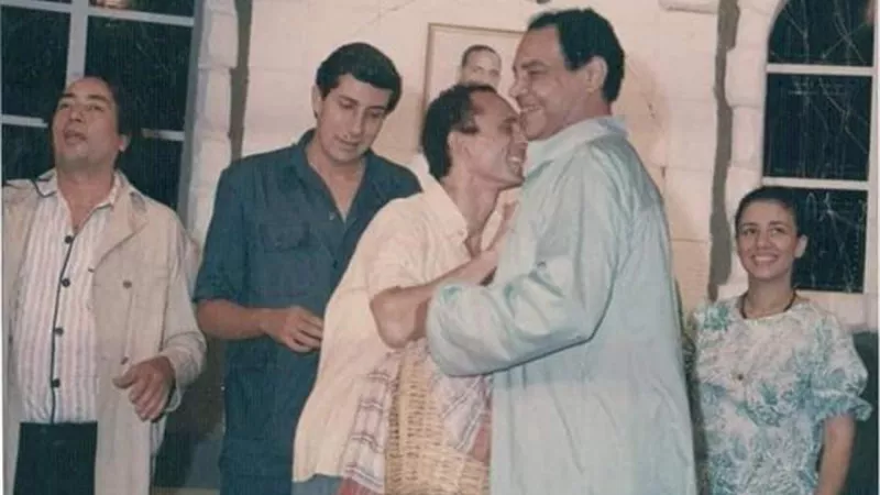 بعد اعتزالها.. عبلة كامل ومحمد صبحي في كوليس مسرحية ”وجهة نظر”