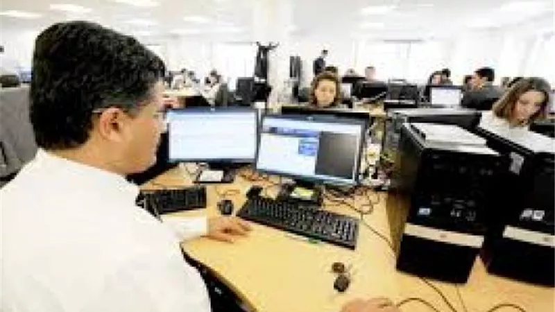 قرار عاجل بعودة جميع موظفي الحكومة إلى مقار عملهم بنسبة 100%