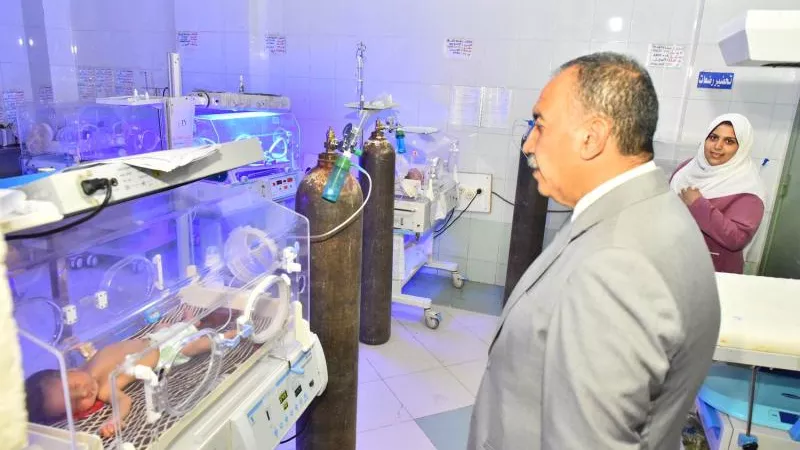 محافظ أسيوط يواصل جولاته الليلية المفاجئة وإحالة مدير مستشفى الصحة الإنجابية بمنفلوط و5 أطباء للتحقيق