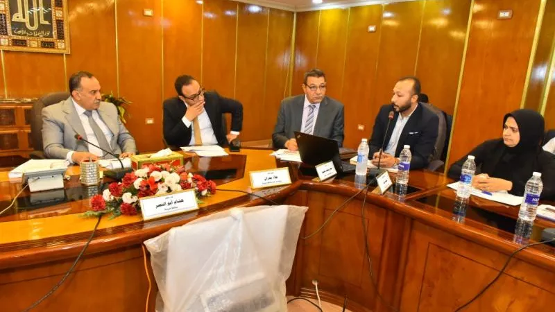 بحضور مسئولي دار الهندسة.. محافظ أسيوط يوجه بسرعة إنهاء أعمال مشروعات ”حياة كريمة” وتسليمها لتشغيلها