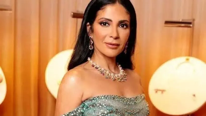 أبرزهم الست والجواهرجي.. مني زكي بـ 4 وجوه في السينما