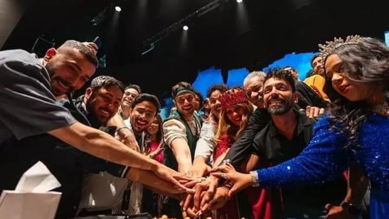 يسرا تحتفل بالنجاح الكبير لمسرحية ” ملك والشاطر ” في السعودية